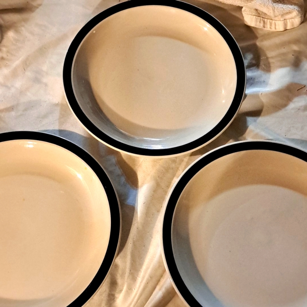 Casuals lot of 3 plates blue and white